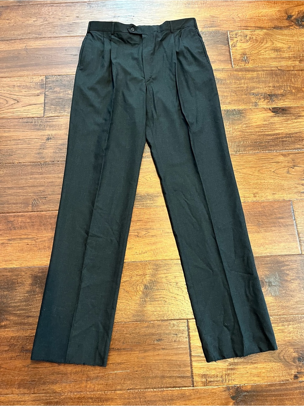 JOS A BANK. NEW W TAGS. CHARCOAL GRAY BLACK DRESS PANTS. SIZE 38 Long.